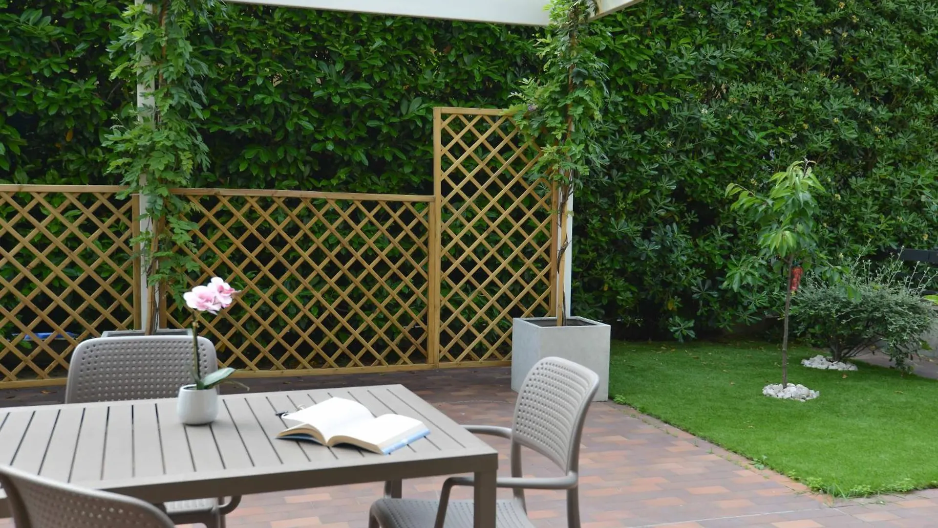 *** Aparthotel Residence Il Melograno Sirmione Italy